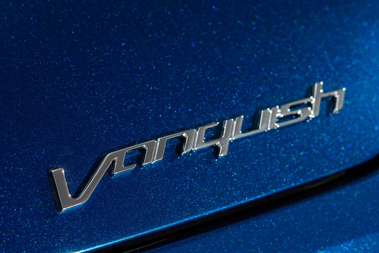 2014 Aston Martin Vanquish Volante emblem