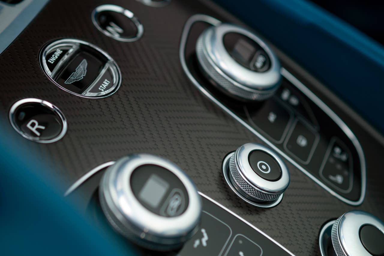 2014 Aston Martin Vanquish Volante controls