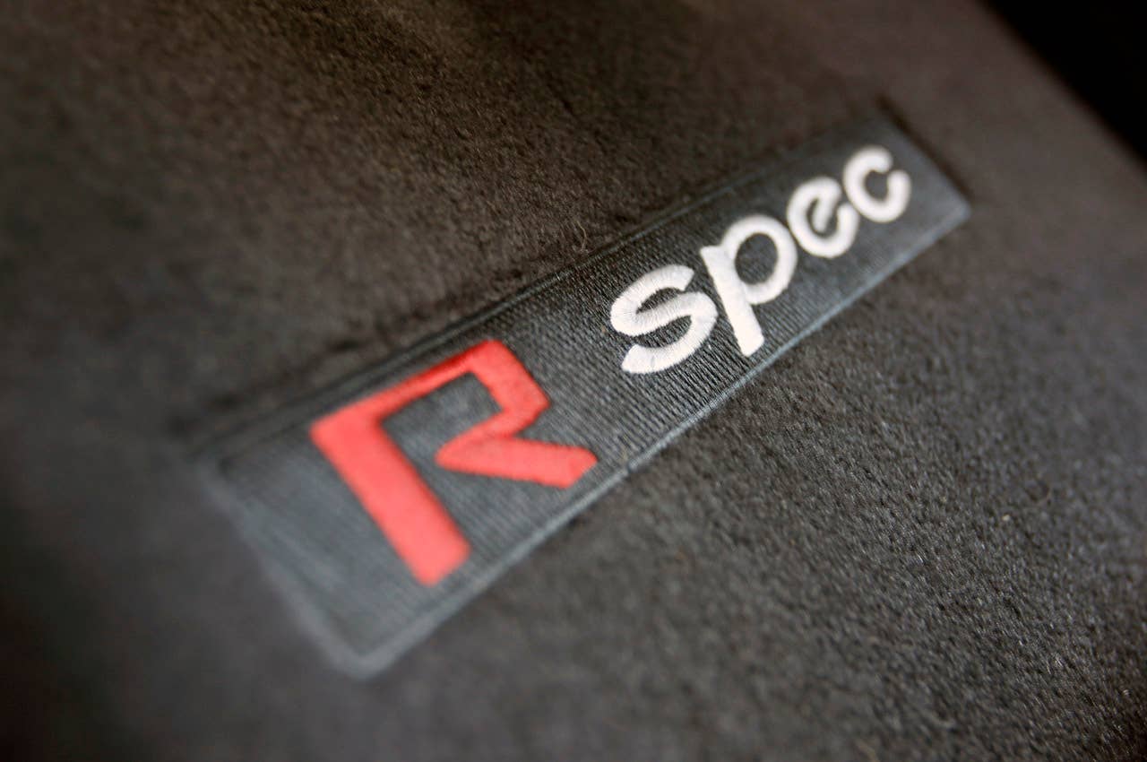 2012 Hyundai Genesis 5.0 R-Spec floor mat badge