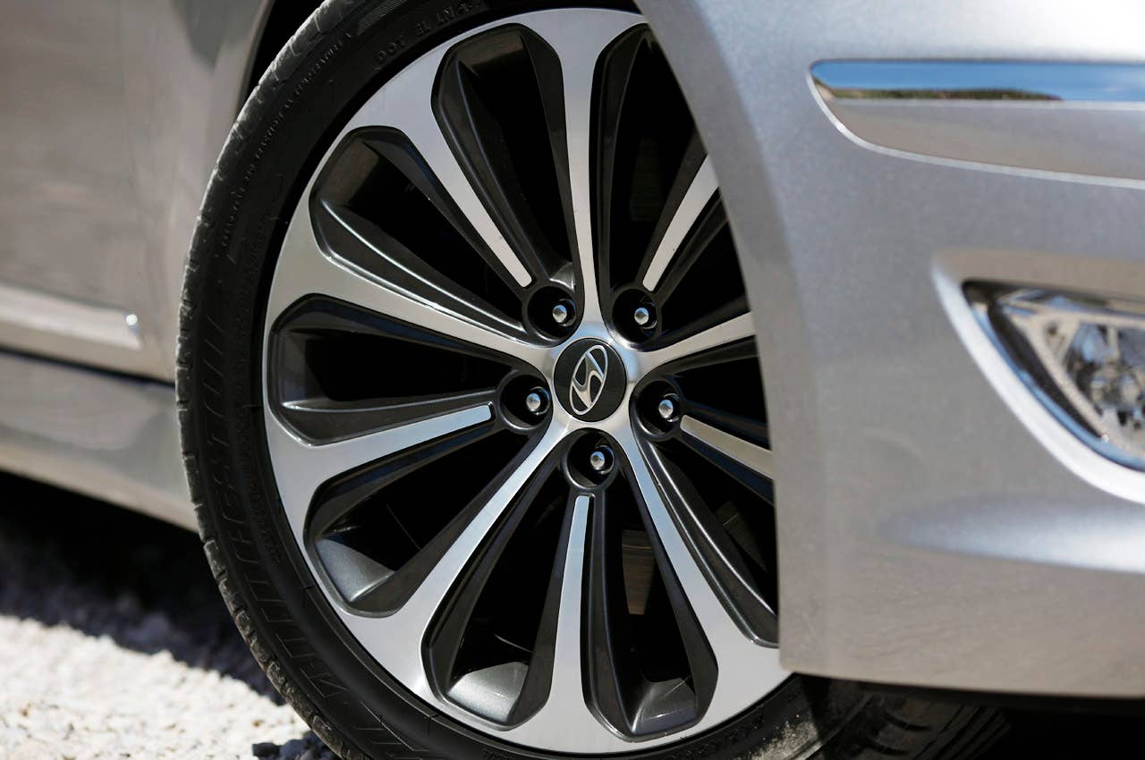 2012 Hyundai Genesis 5.0 R-Spec wheel