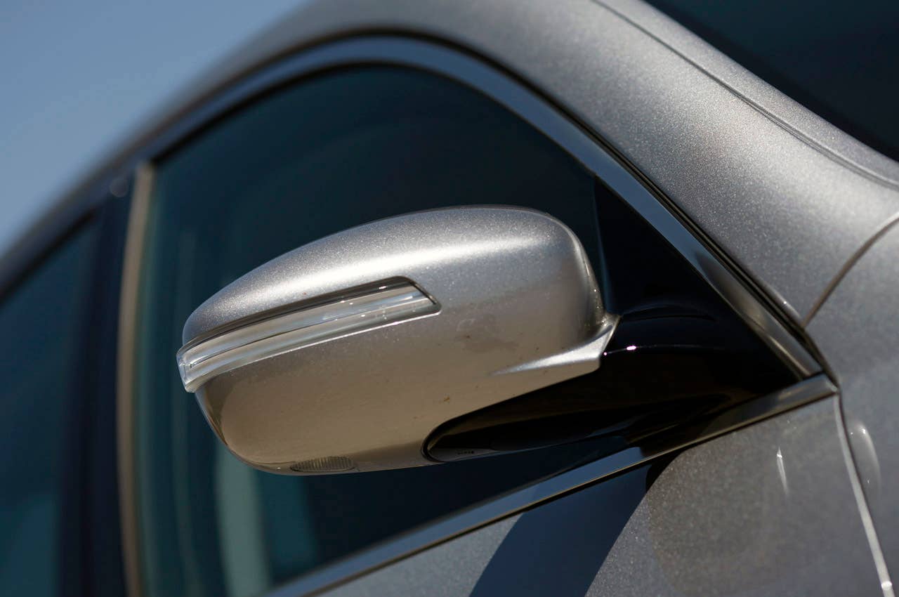 2012 Hyundai Genesis 5.0 R-Spec side mirror