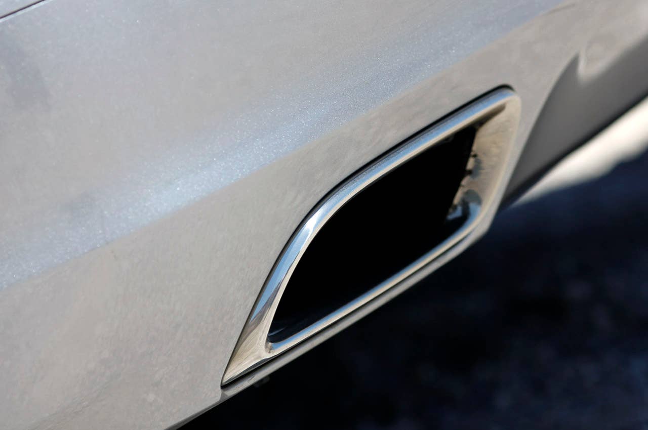 2012 Hyundai Genesis 5.0 R-Spec exhaust tip