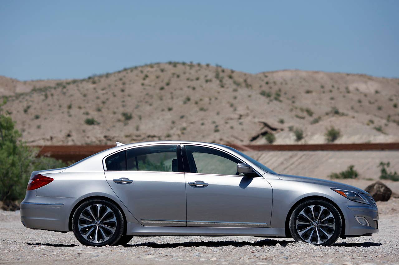 2012 Hyundai Genesis 5.0 R-Spec side view