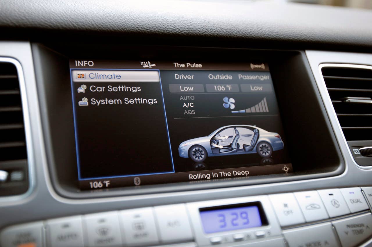 2012 Hyundai Genesis 5.0 R-Spec climate control system