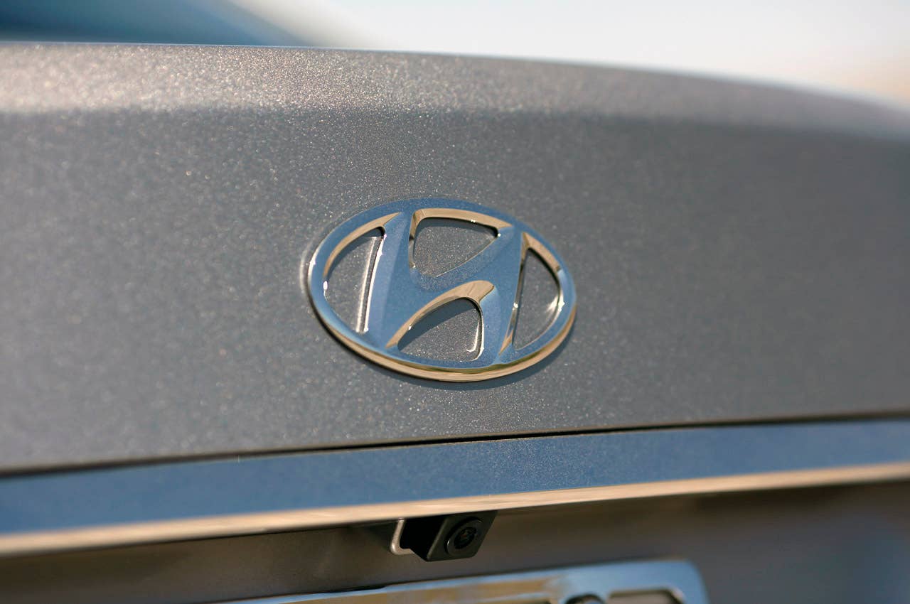 2012 Hyundai Genesis 5.0 R-Spec logo