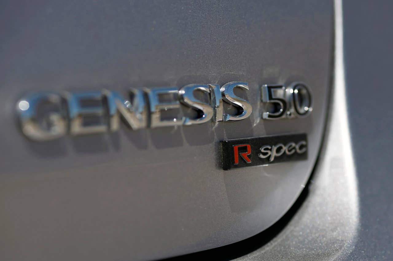 2012 Hyundai Genesis 5.0 R-Spec badge