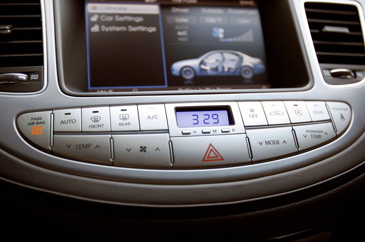 2012 Hyundai Genesis 5.0 R-Spec climate controls