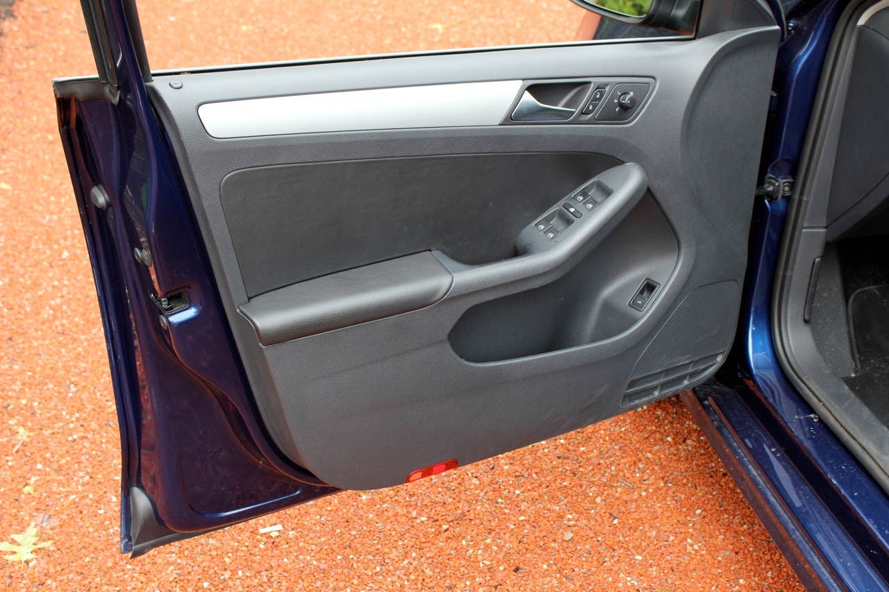 2011 Volkswagen Jetta TDI door