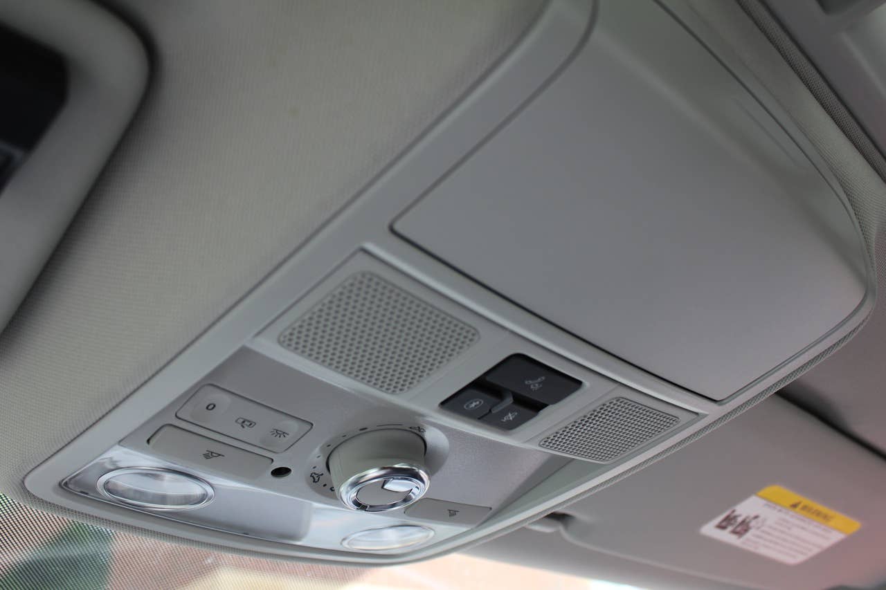 2011 Volkswagen Jetta TDI overhead console