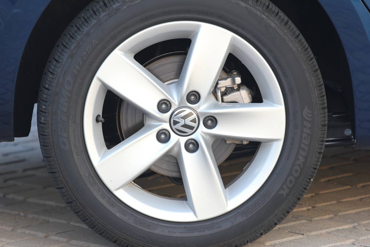 2011 Volkswagen Jetta TDI alloy wheel