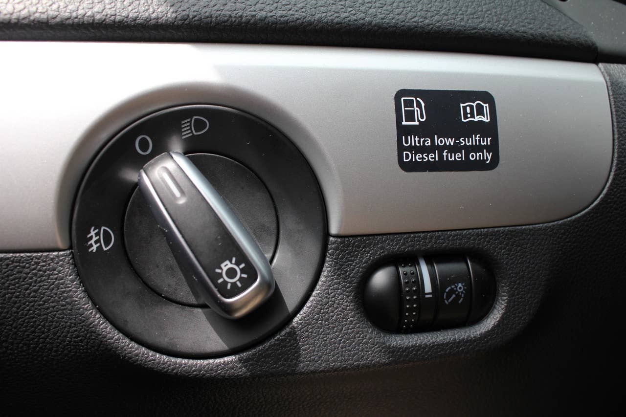 2011 Volkswagen Jetta TDI headlamp controls
