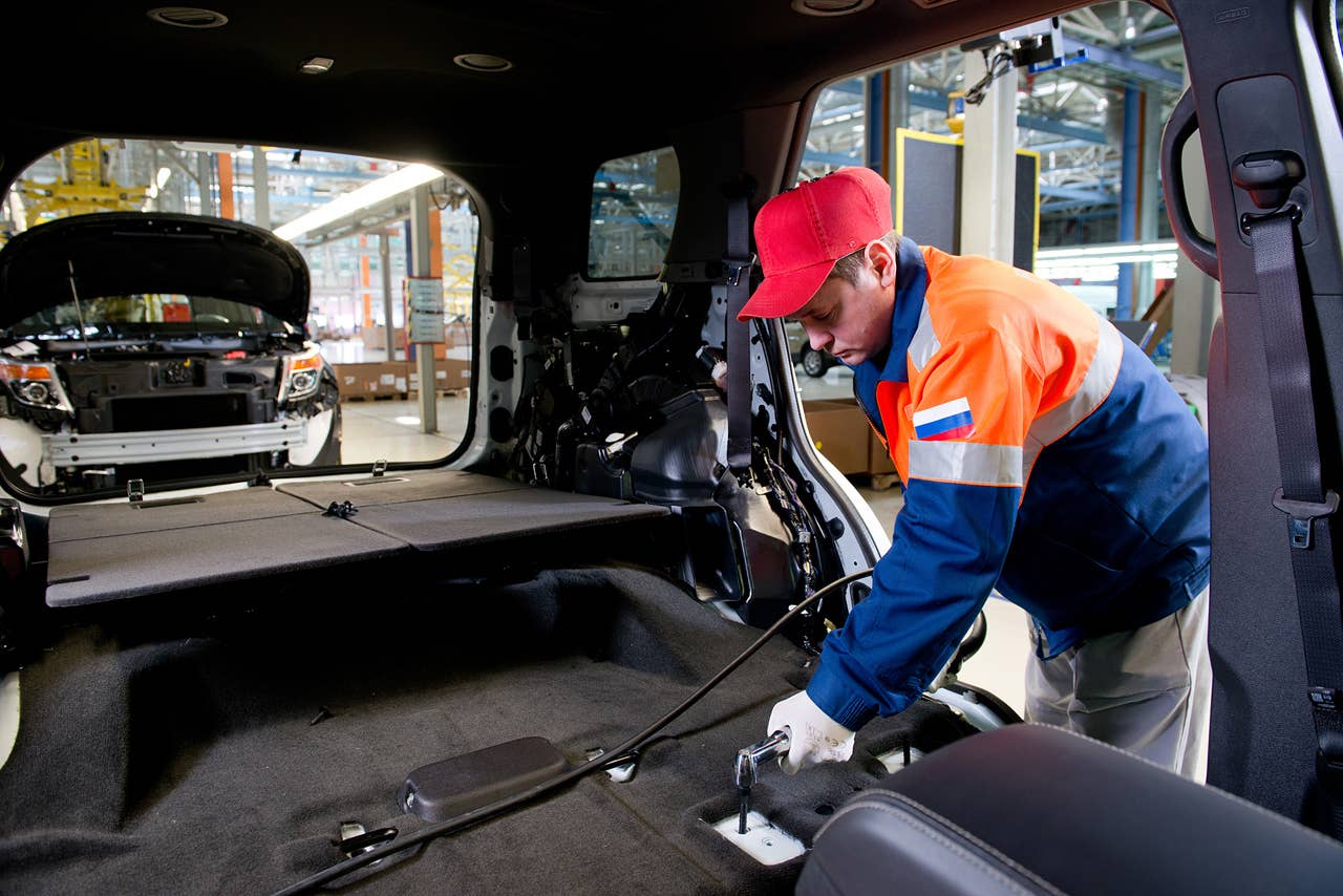 The first full-production Explorer rolled off the assembly line today at Ford Sollers Elabuga Assembly Plant in the Republic of Tatarstan for the Russian market. (04/11/2013)