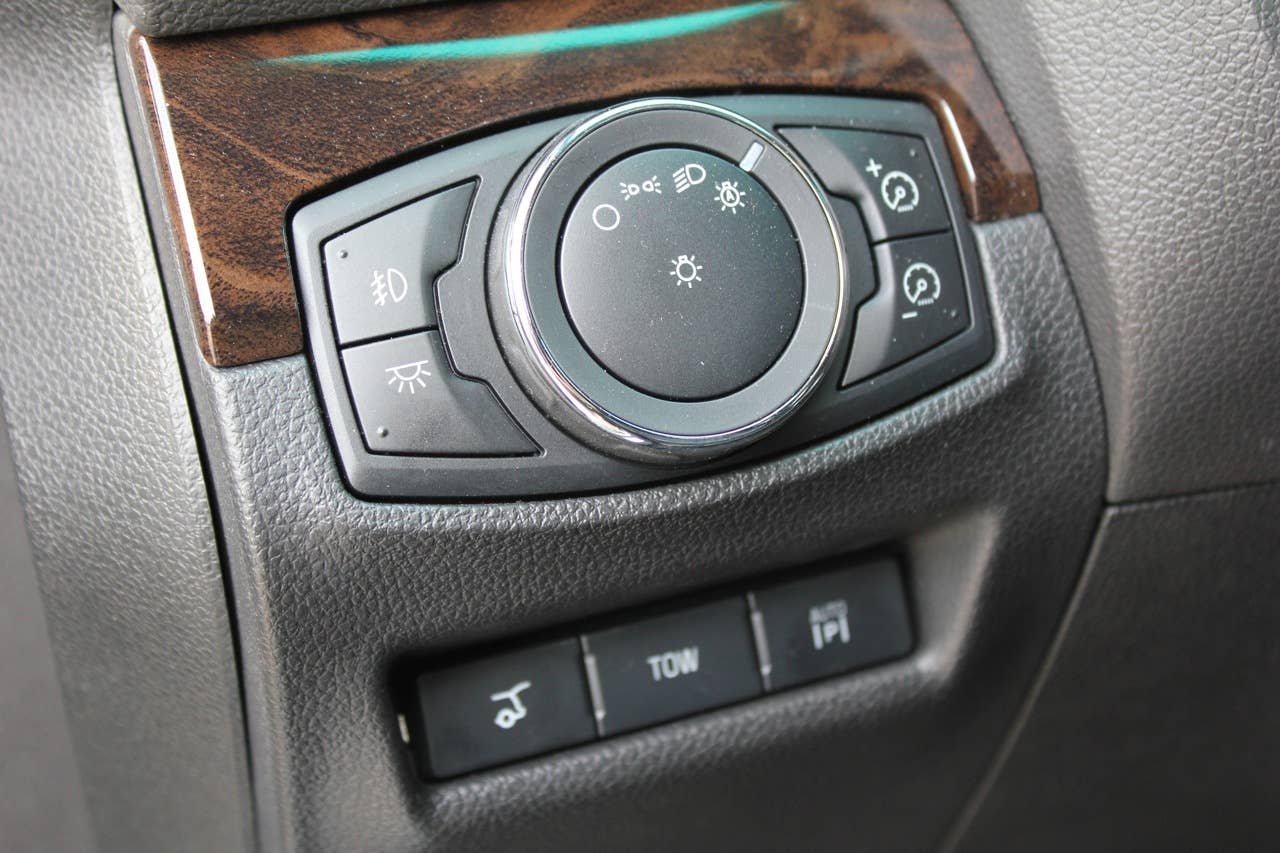2011 Ford Explorer controls