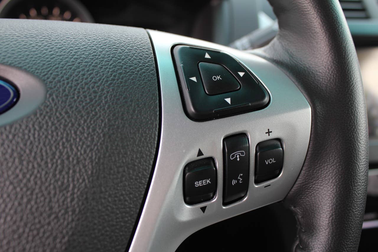 2011 Ford Explorer steering wheel controls