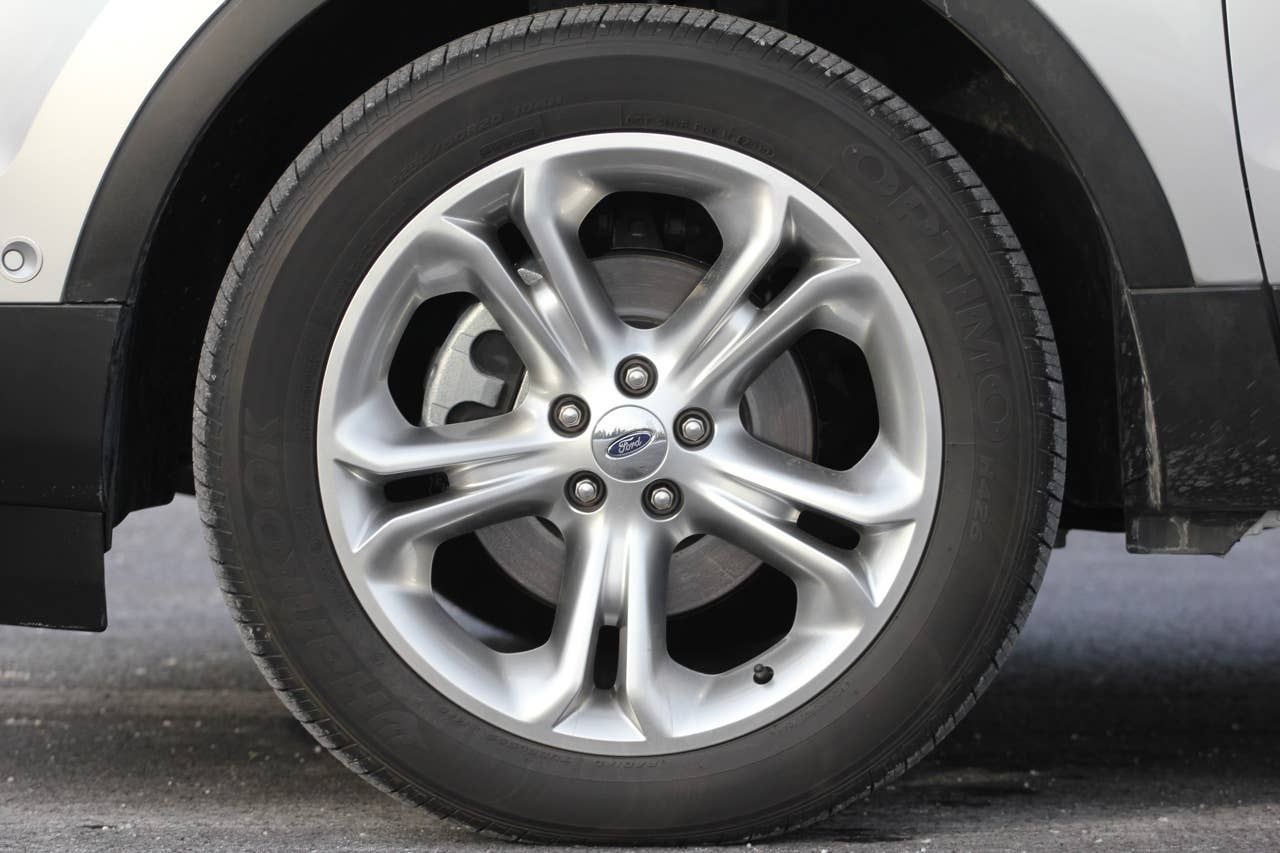 2011 Ford Explorer wheel