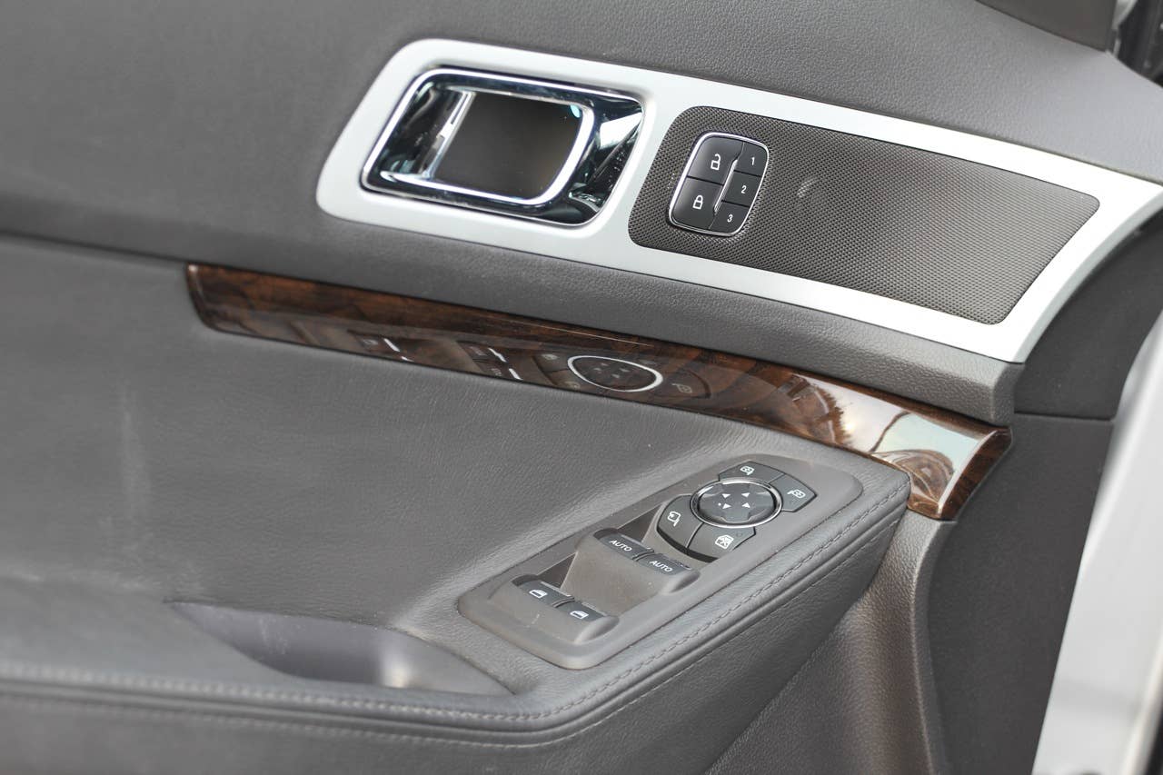 2011 Ford Explorer door controls