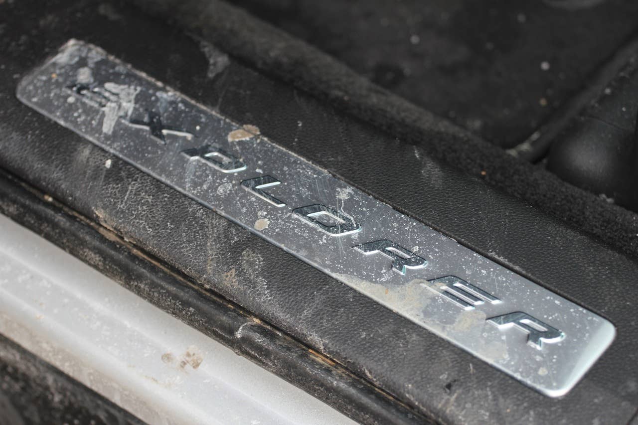 2011 Ford Explorer sill plate
