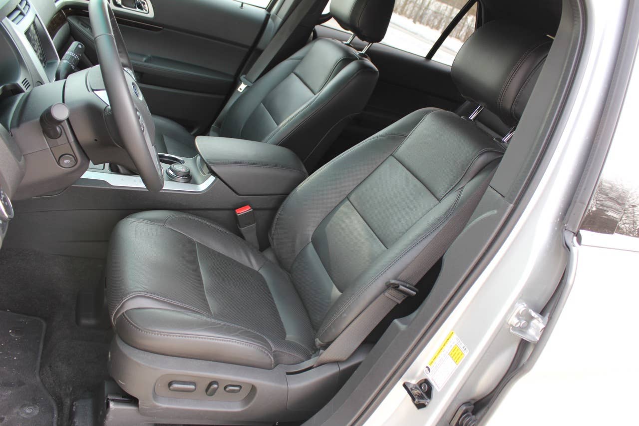2011 Ford Explorer front seats