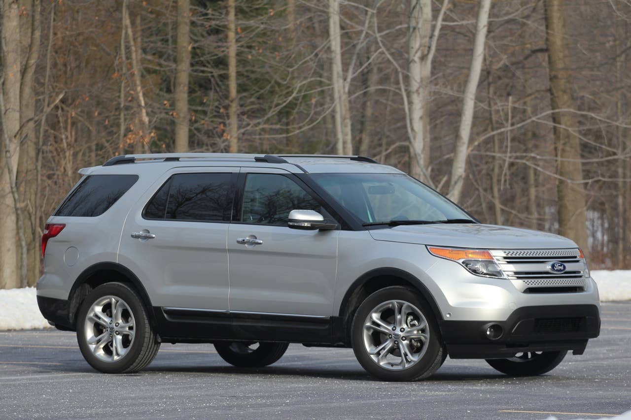 2011 Ford Explorer front 3/4 view