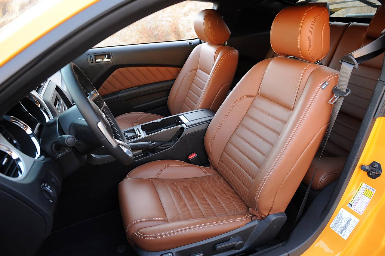 Retrobuilt 1969 Mustang Fastback front seats