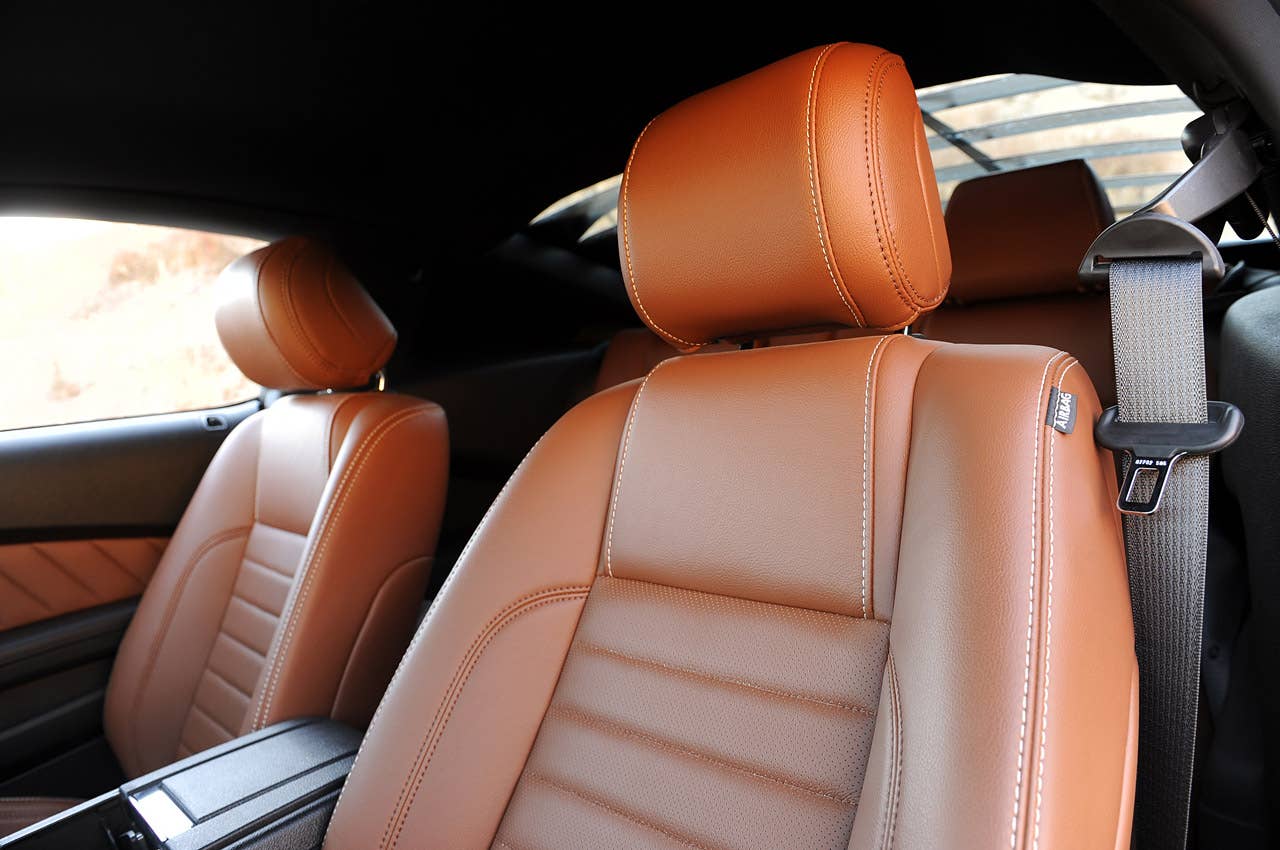 Retrobuilt 1969 Mustang Fastback front seats