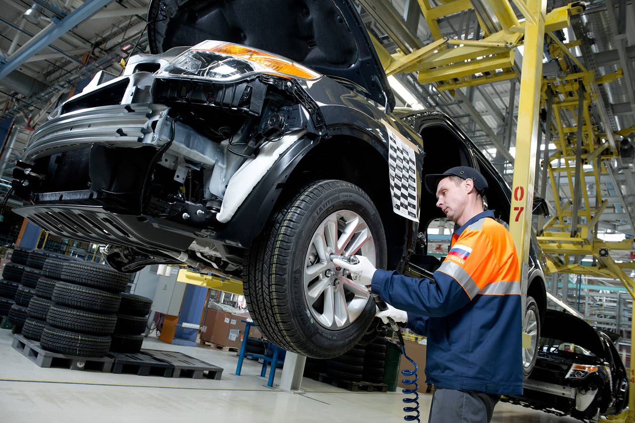 The first full-production Explorer rolled off the assembly line today at Ford Sollers Elabuga Assembly Plant in the Republic of Tatarstan for the Russian market. (04/11/2013)