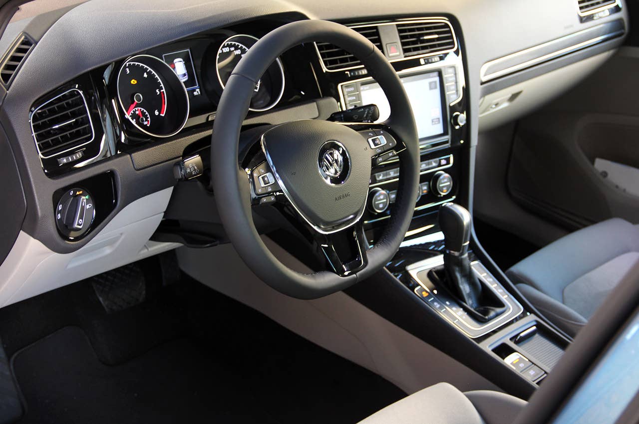 2014 Volkswagen Golf interior