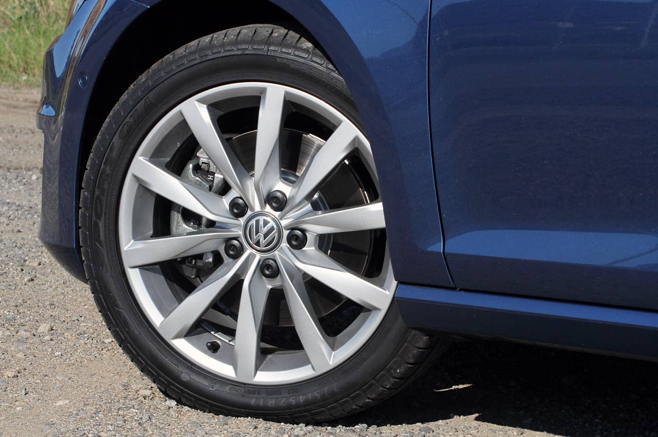 2014 Volkswagen Golf wheel