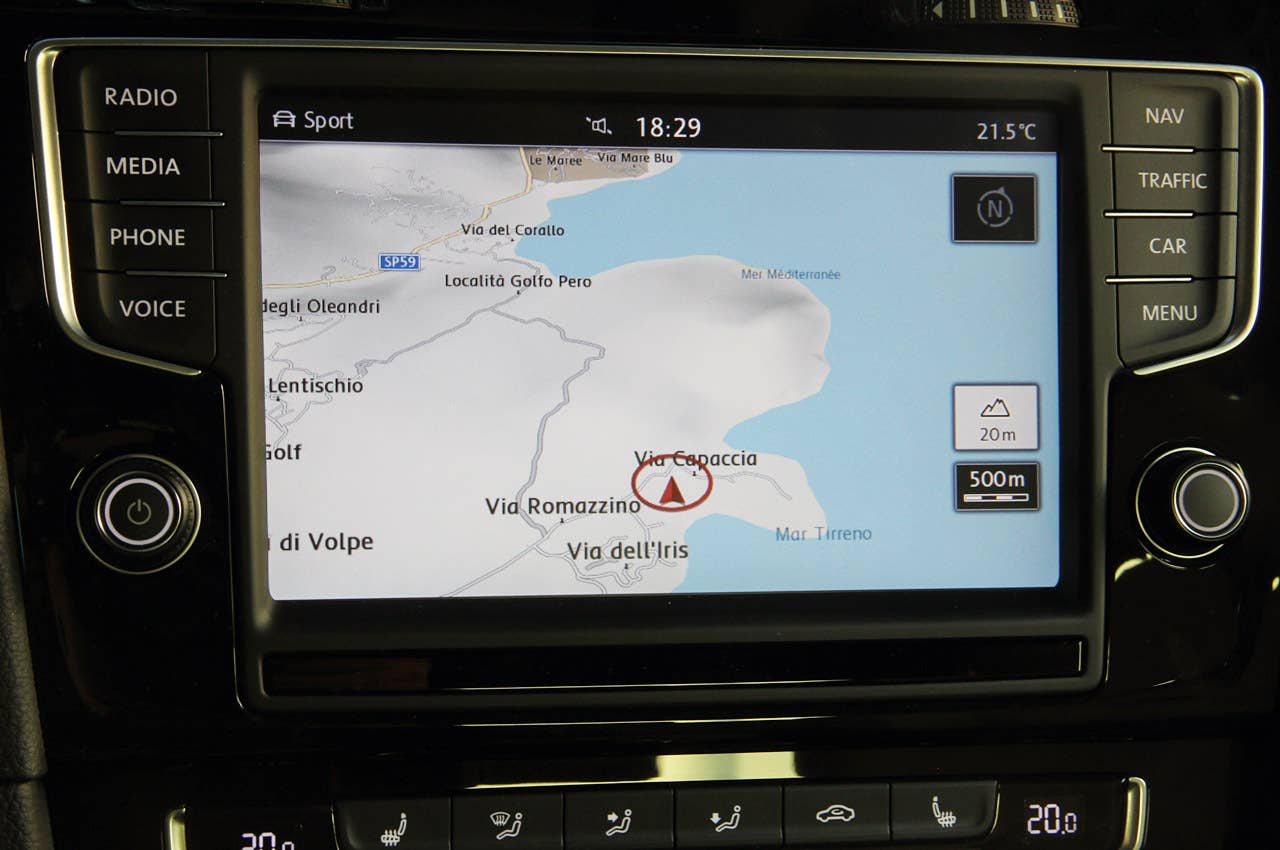 2014 Volkswagen Golf navigation system