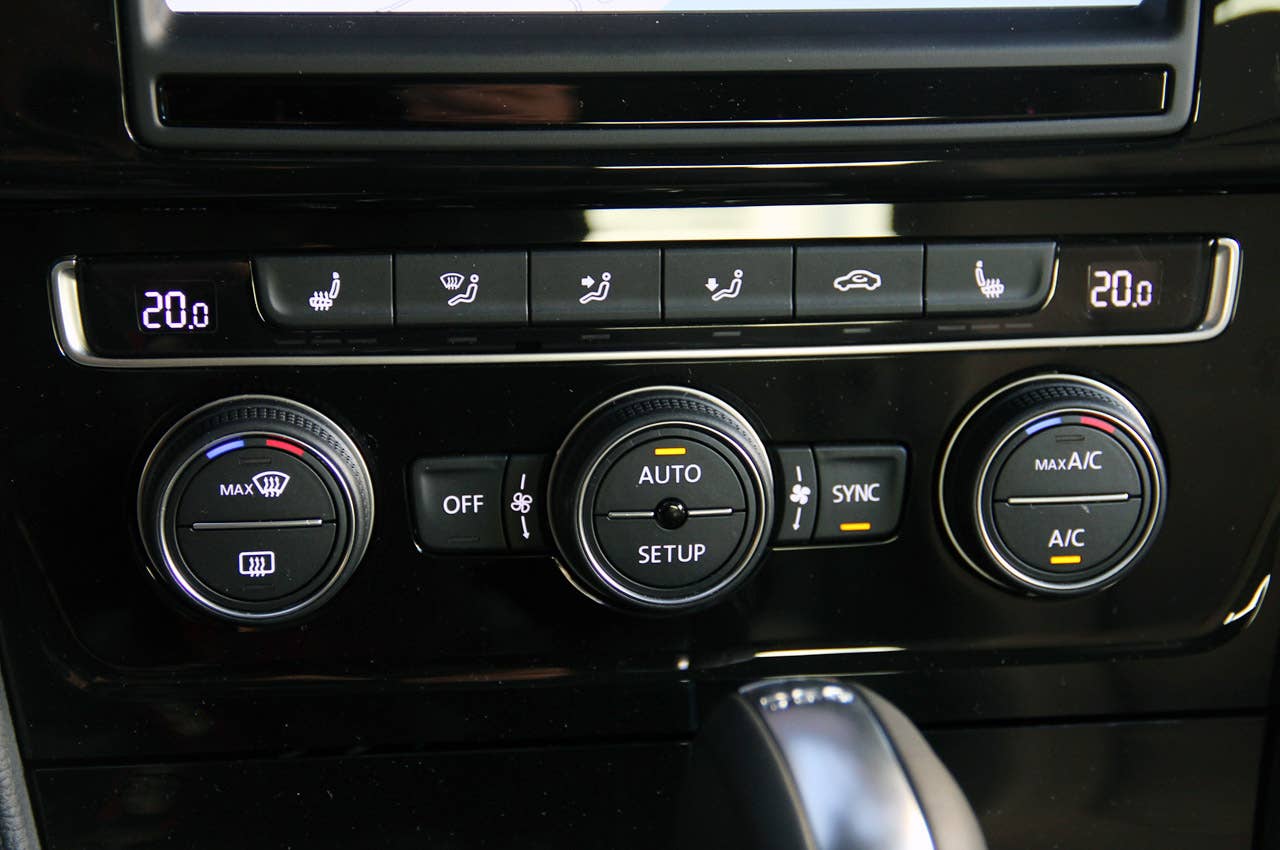 2014 Volkswagen Golf climate controls