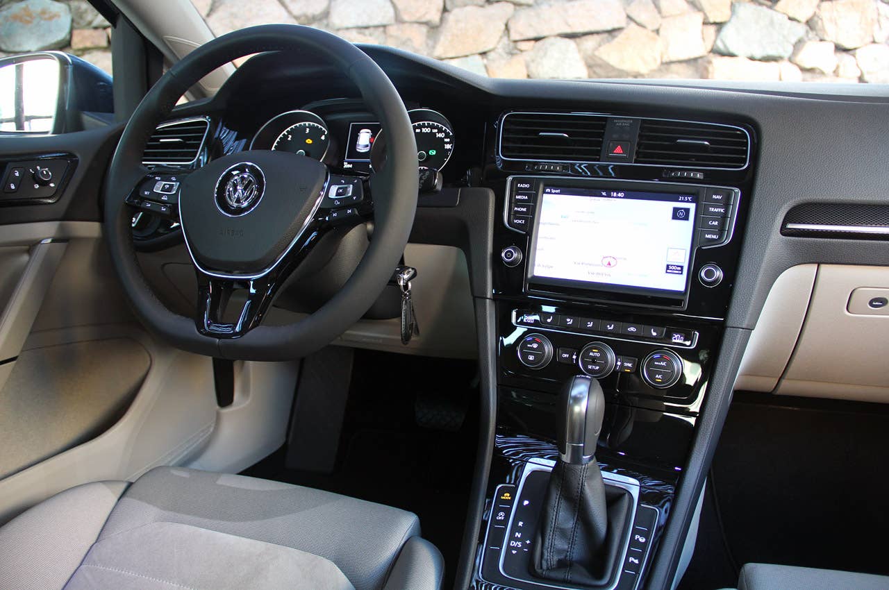 2014 Volkswagen Golf interior