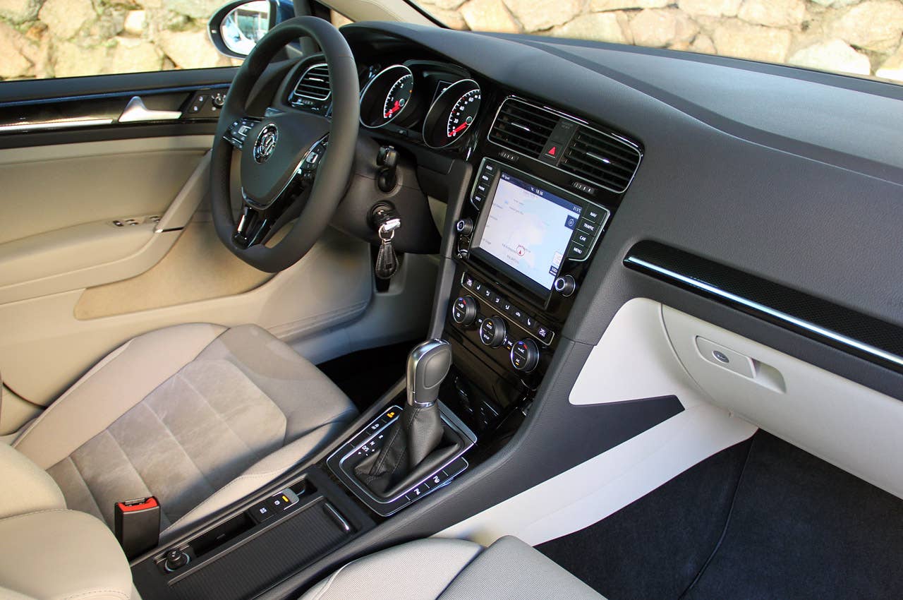 2014 Volkswagen Golf interior
