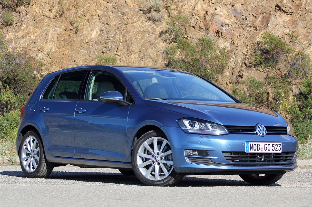 2014 Volkswagen Golf front 3/4 view