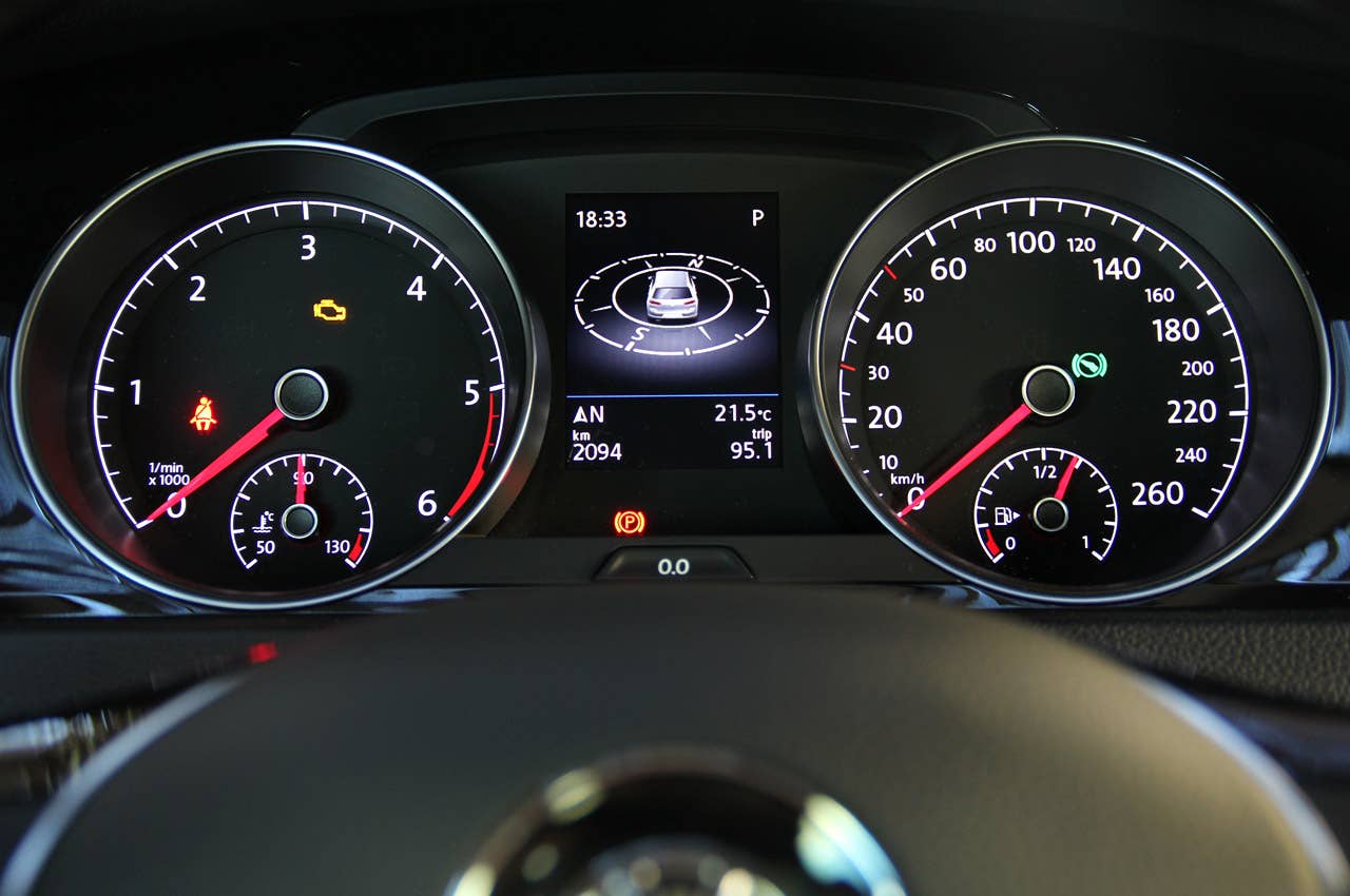 2014 Volkswagen Golf gauges