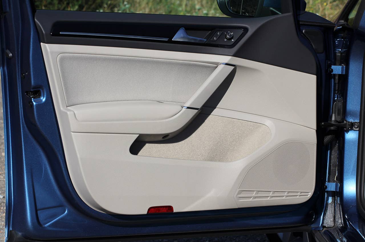 2014 Volkswagen Golf door