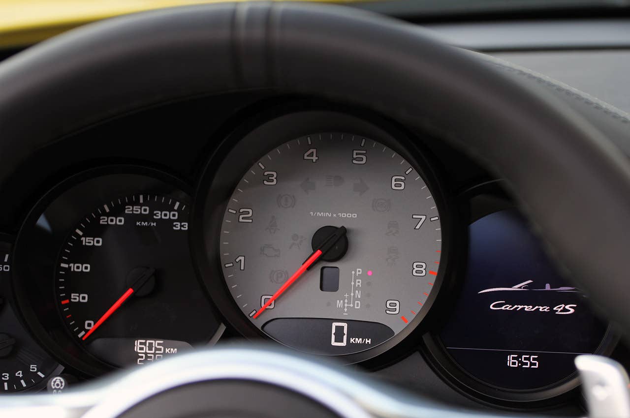 2013 Porsche 911 Carrera 4S gauges