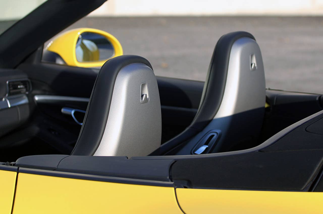 2013 Porsche 911 Carrera 4S seats