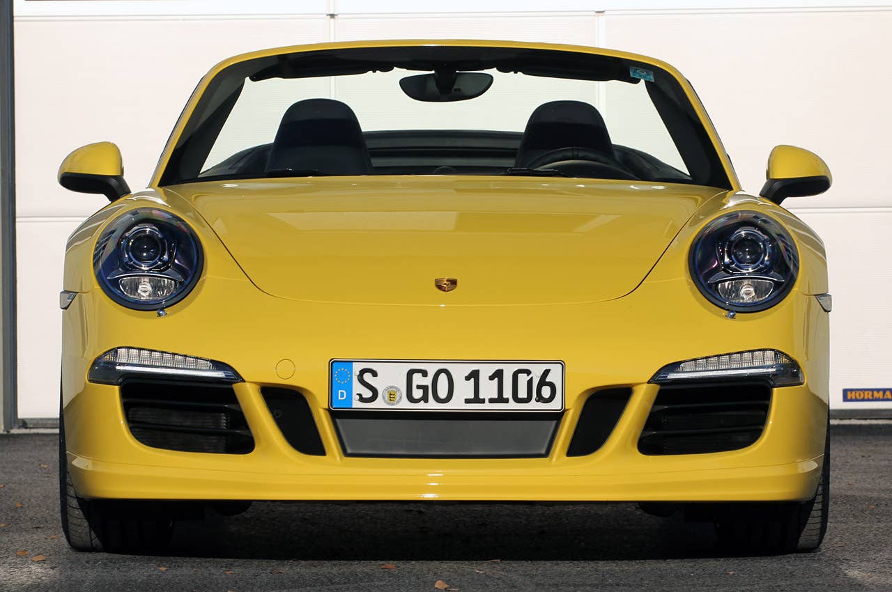 2013 Porsche 911 Carrera 4S front view