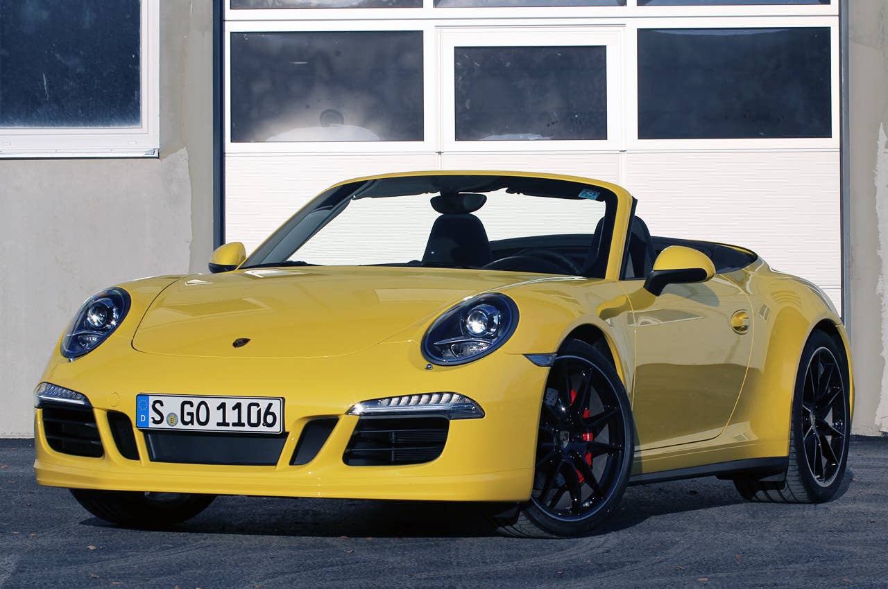 2013 Porsche 911 Carrera 4S front 3/4 view
