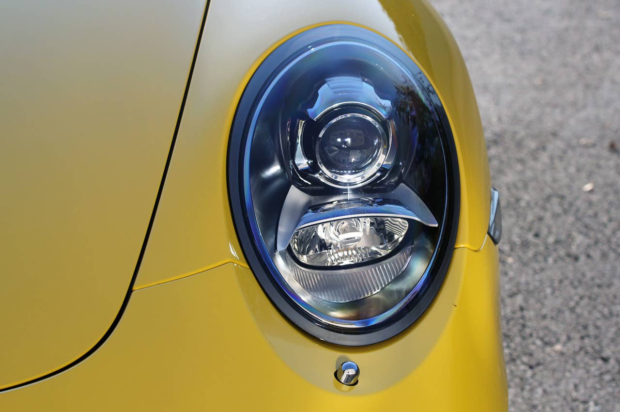2013 Porsche 911 Carrera 4S headlight