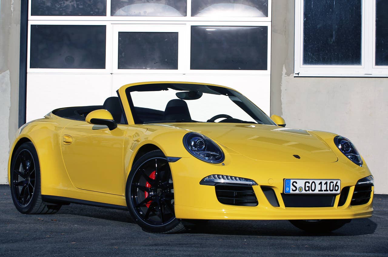 2013 Porsche 911 Carrera 4S front 3/4 view