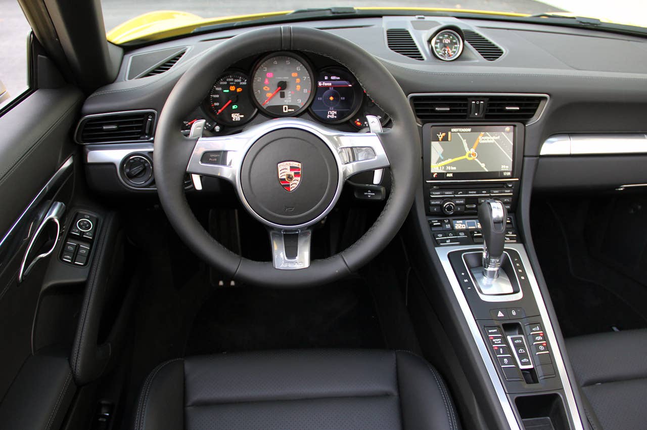 2013 Porsche 911 Carrera 4S interior