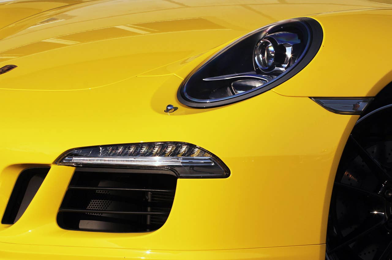 2013 Porsche 911 Carrera 4S front fender