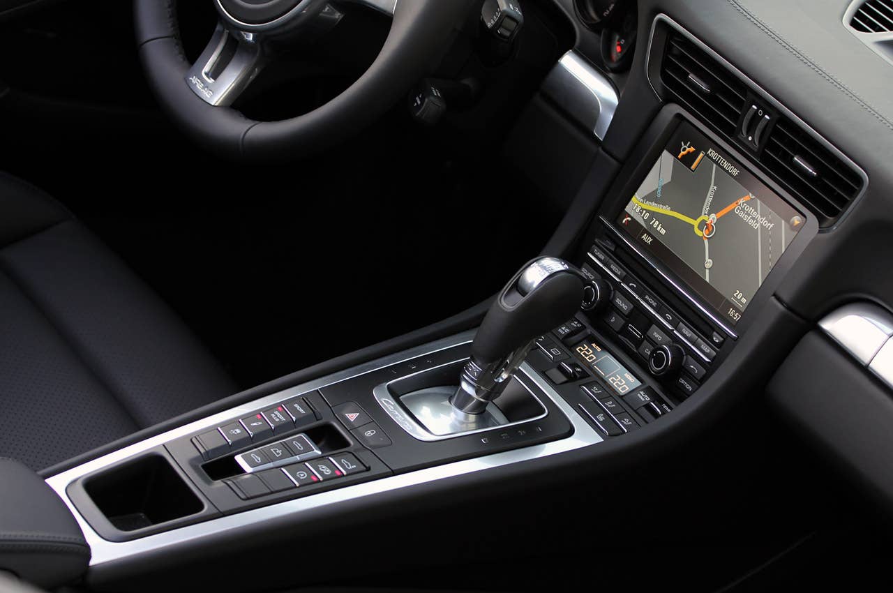 2013 Porsche 911 Carrera 4S center console