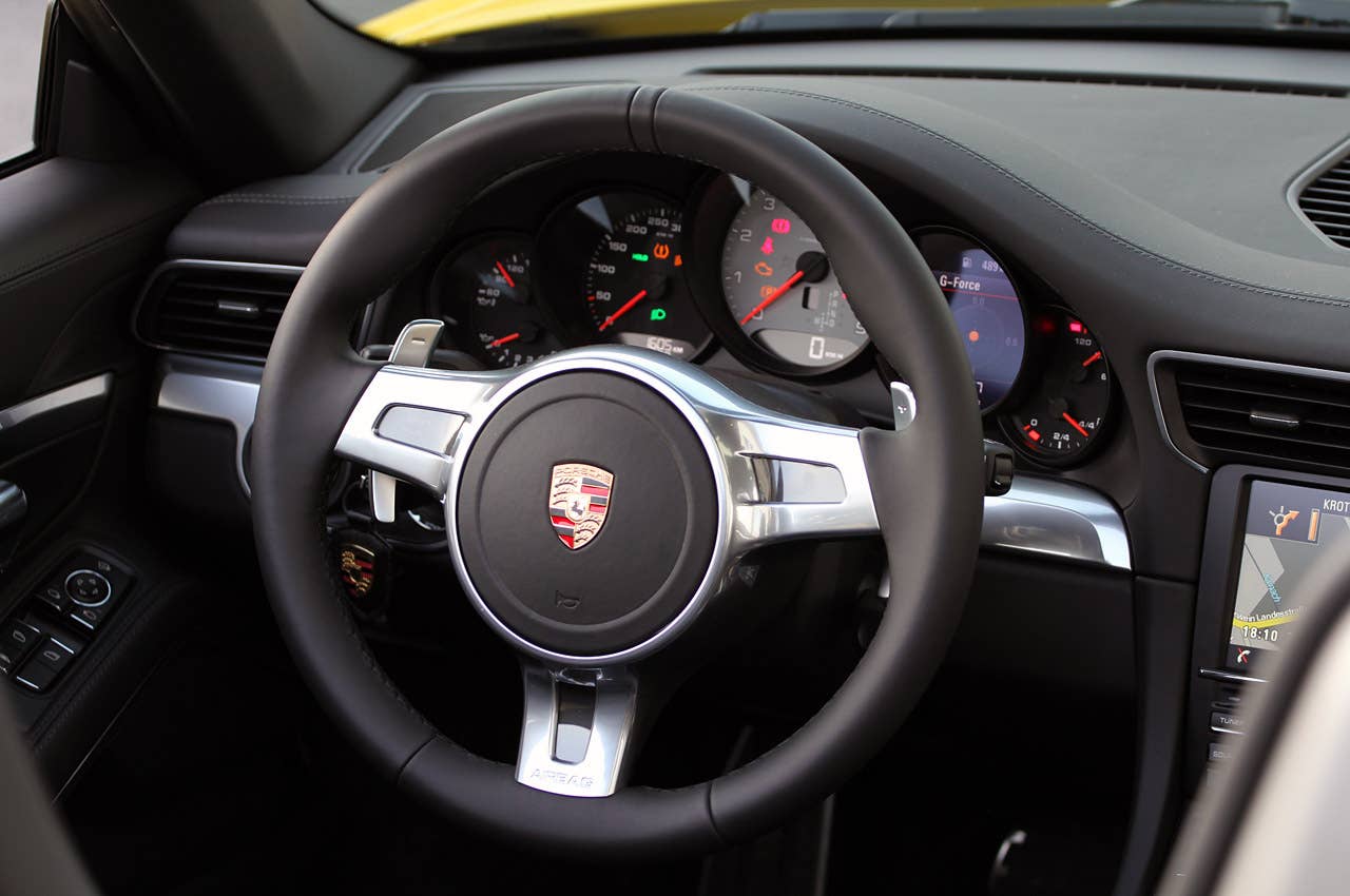 2013 Porsche 911 Carrera 4S interior