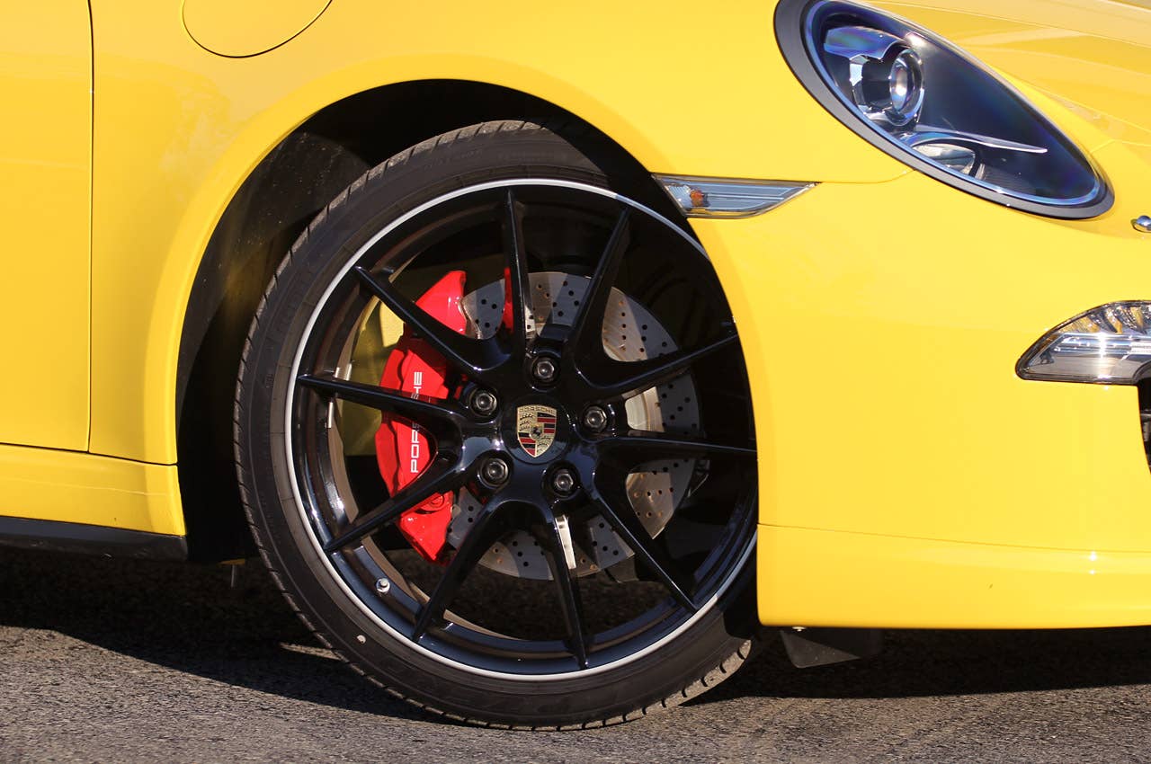 2013 Porsche 911 Carrera 4S wheel