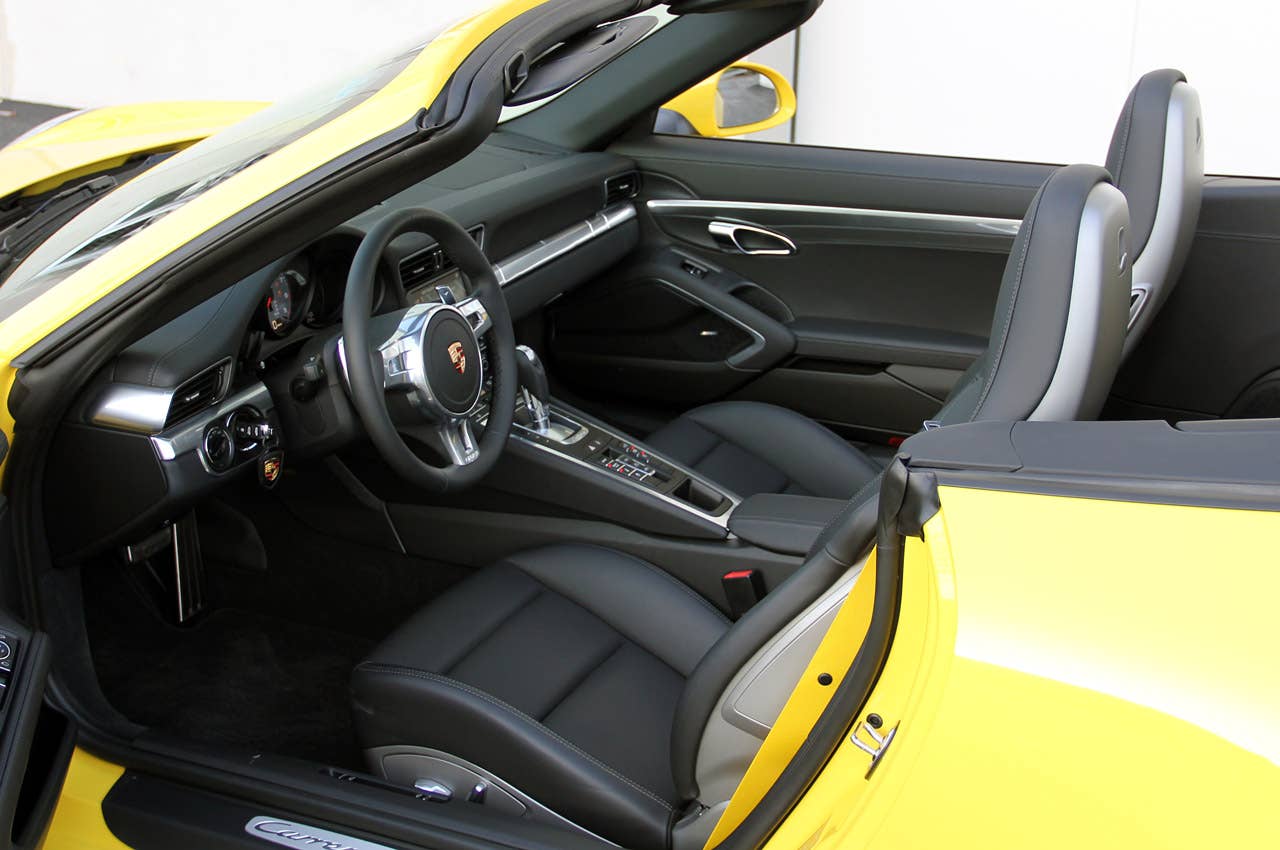 2013 Porsche 911 Carrera 4S interior