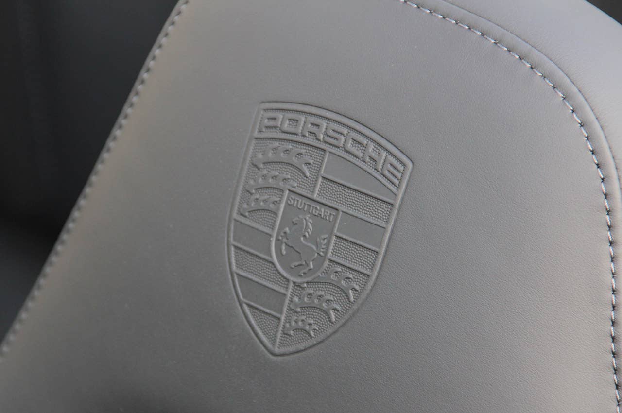 2013 Porsche 911 Carrera 4S seat detail