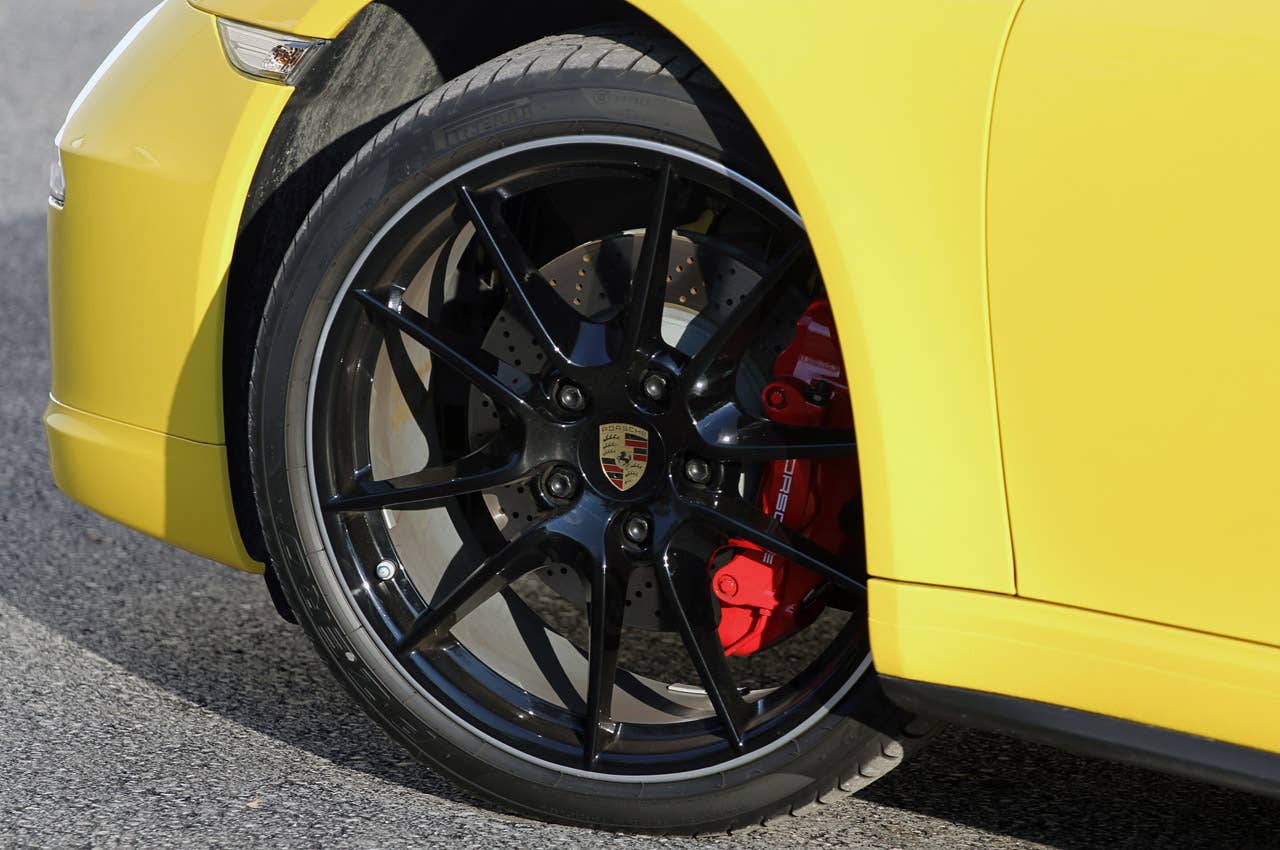2013 Porsche 911 Carrera 4S wheel