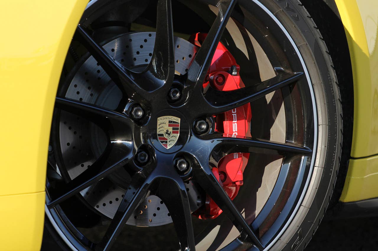 2013 Porsche 911 Carrera 4S wheel